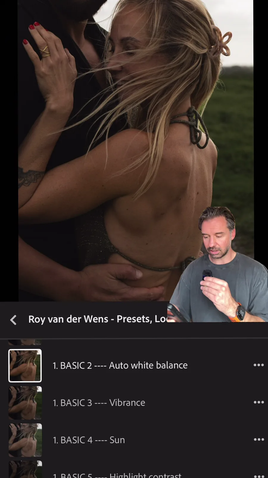 Op Roys telefoon staat in Lightroom Mobile de preset Auto white balance klaar naast de portretfoto